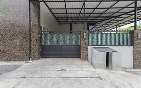 Reddoorz At Ngaggel Jaya Surabaya